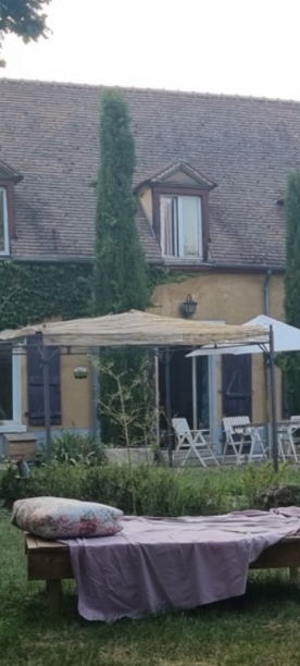 Le Logement · 3 chambres individuelles, dépendance pour 4 personnes, camping