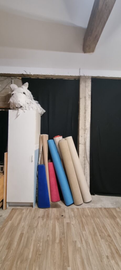 La Grange · Sol linoleum, moquettes, tapis